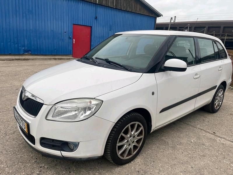 Weiß Gebraucht 2010 Skoda Fabia Kombi | 750 € (Superpreis) - Bild 1/4