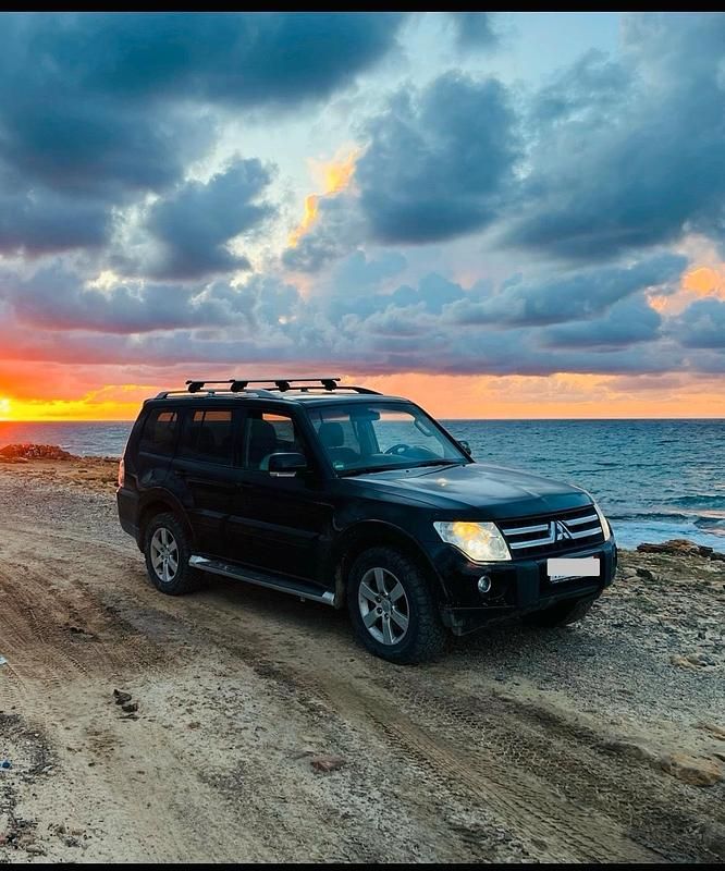 Schwarz Gebraucht 2007 Mitsubishi Pajero SUV | 14.500 € - Bild 1/4