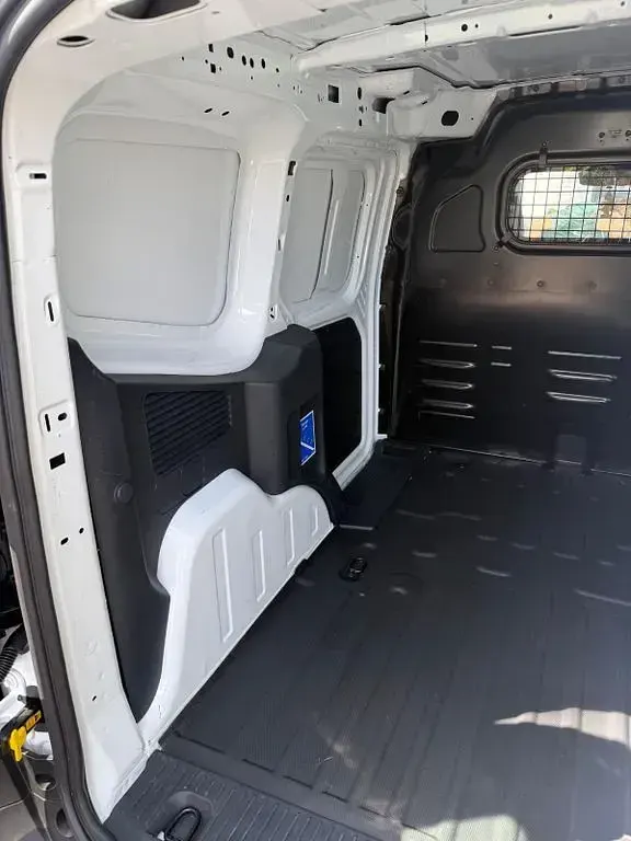 Używany Ford Courier 125 KM (91 kW) 2025 Biały Minivan
