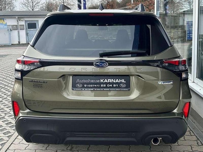 Neu Subaru Forester Active 136 PS (100 kW) 2026 Autumn green SUV