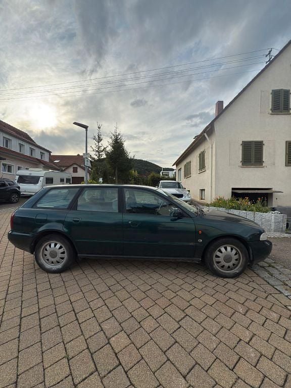 Gebraucht Audi A4 125 PS (91 kW) 1996 Grün Kombi