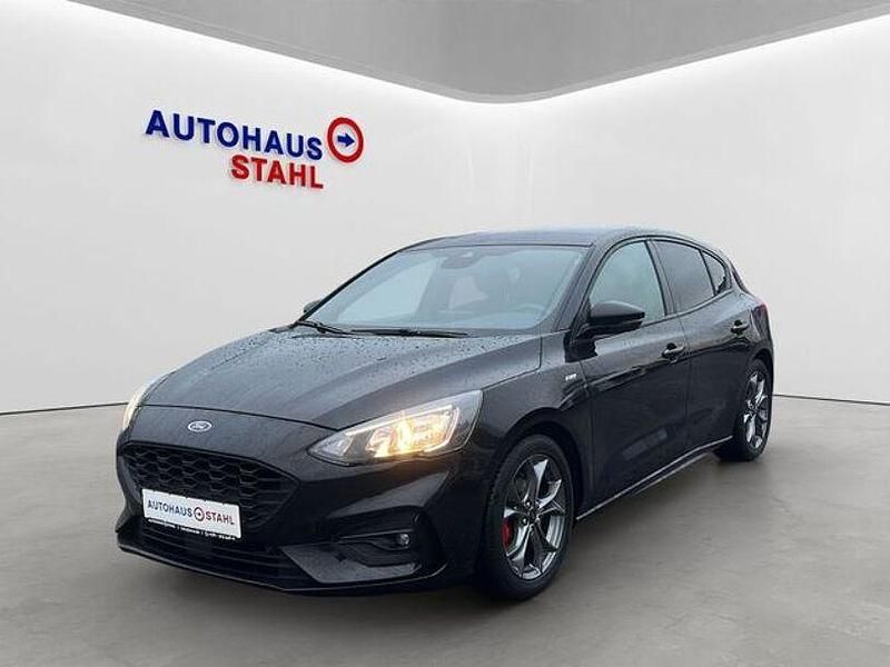 Grau Gebraucht 2018 Ford Focus ST-Line Limousine | 15.490 € (Fairer Preis) - Bild 1/4