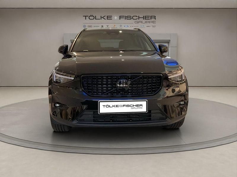 Neu Volvo XC40 Plus 163 PS (119 kW) 2025 Schwarz SUV
