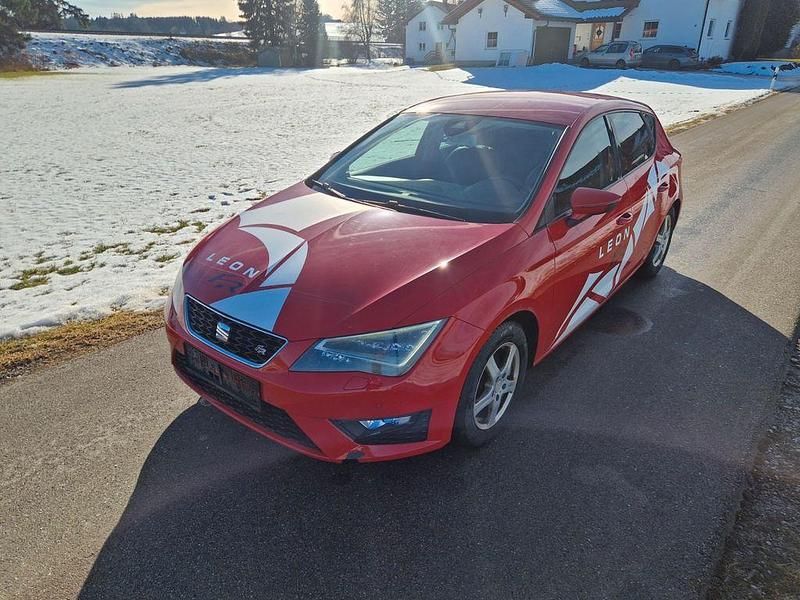 Rot Gebraucht 2012 Seat Leon FR Limousine | 4.440 € - Bild 1/4