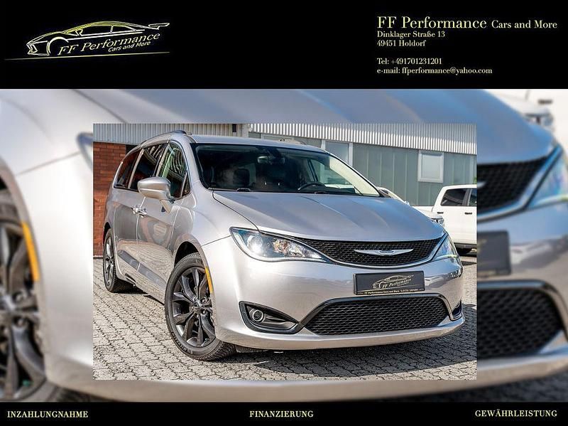 Gebraucht Chrysler Pacifica Limited 298 PS (219 kW) 2018 Grau Van / Kleinbus