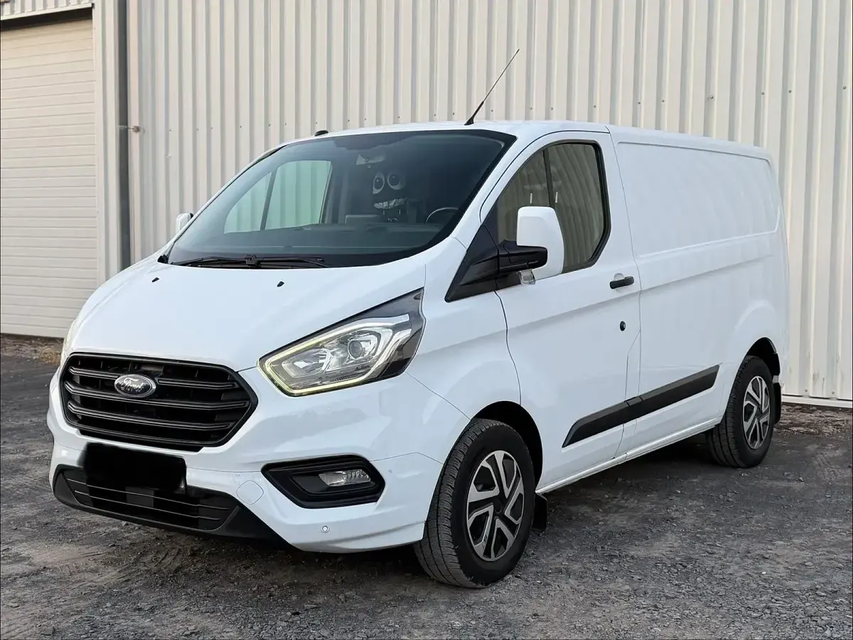 Gebraucht Ford 300 105 PS (77 kW) 2018 Weiß Van / Kleinbus