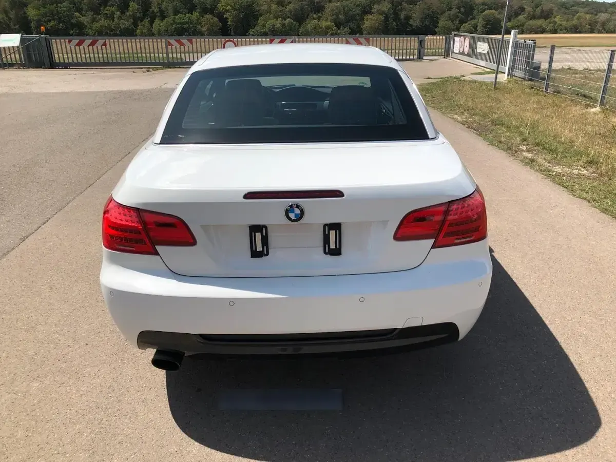 Gebraucht BMW 320 Cabriolet M Sport 170 PS (125 kW) 2010 Weiß Cabrio