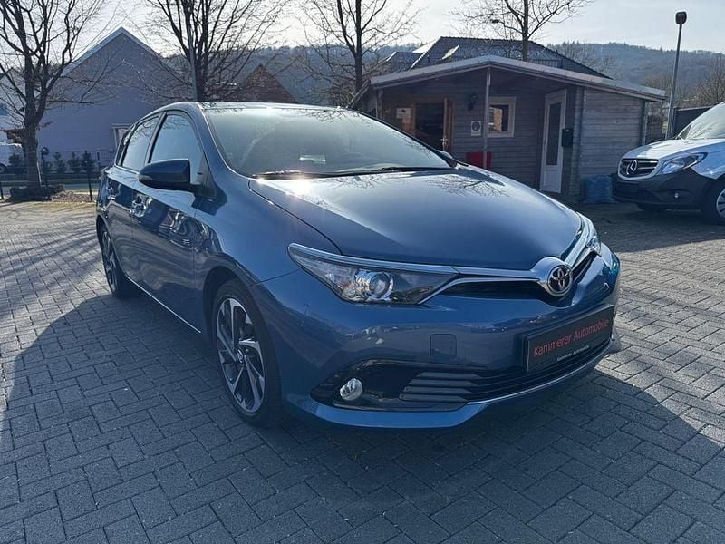 Gebraucht Toyota Auris Design 111 PS (81 kW) 2015 Blau Limousine