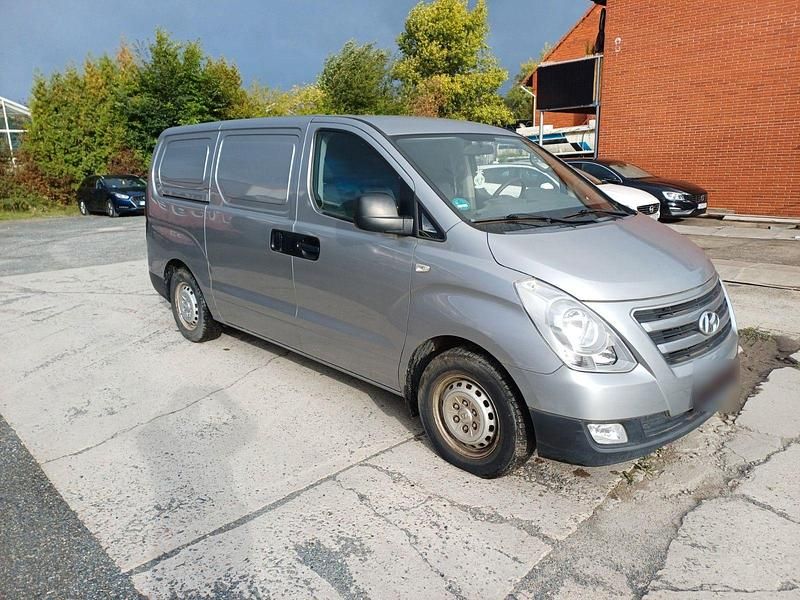Gebraucht Hyundai H-1 136 PS (100 kW) 2017 Grau Van / Kleinbus