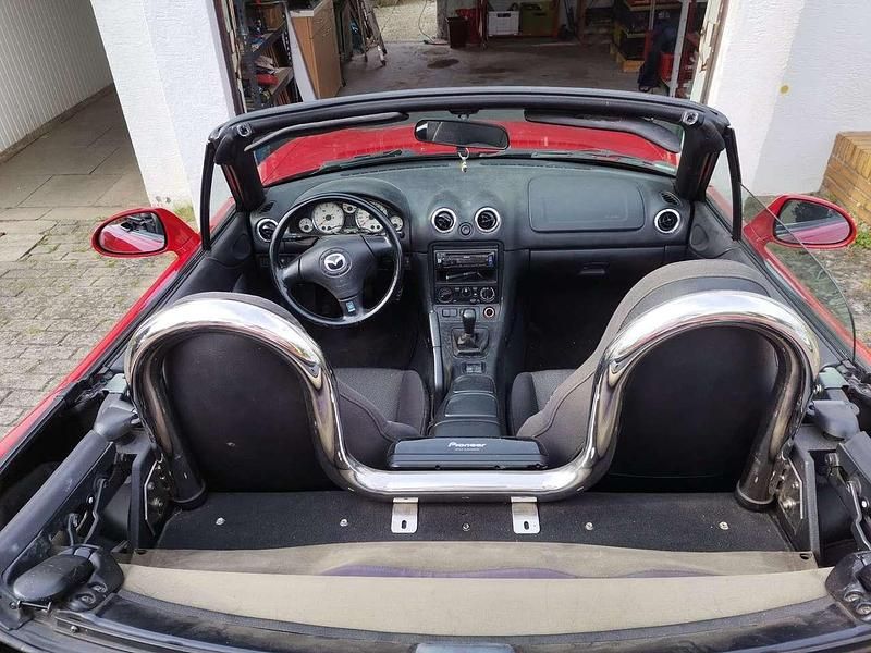 Second-hand Mazda MX5 110 CP (80 kW) 2002 Roșu Cabrio