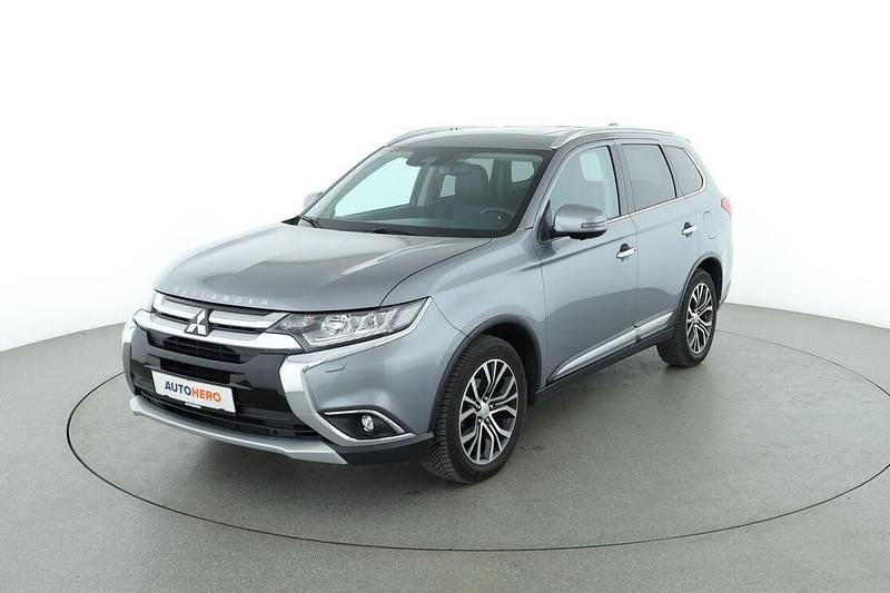 Grau Gebraucht 2017 Mitsubishi Outlander Top SUV | 17.950 € (Fairer Preis) - Bild 1/3