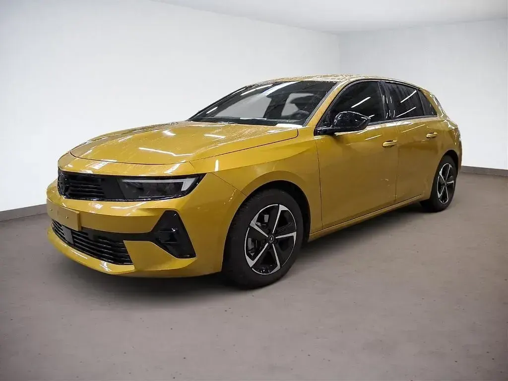 Używany Opel Astra S 131 KM (96 kW) 2024 Żółty Hatchback