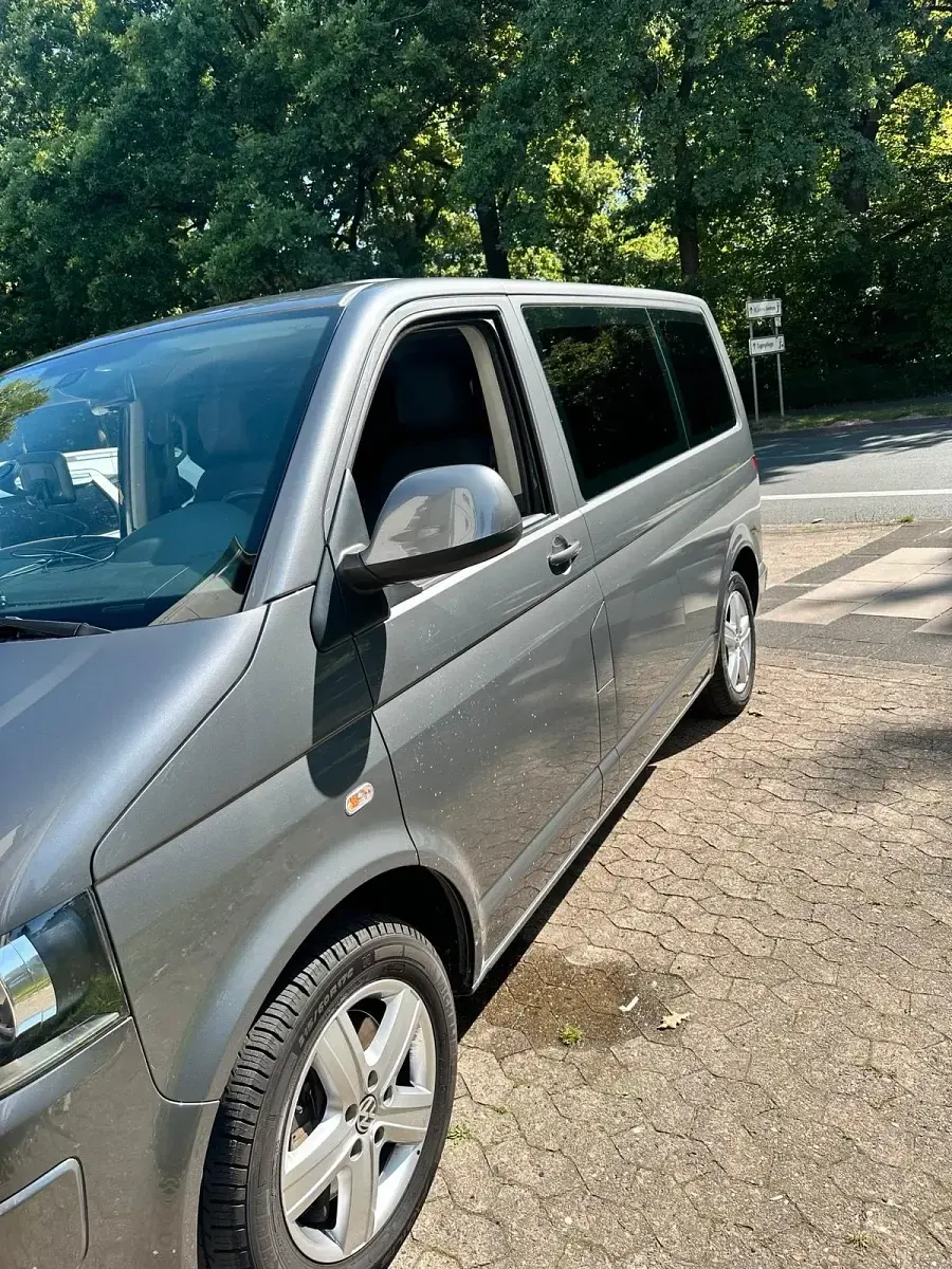 Gebraucht VW Multivan 180 PS (132 kW) 2015 Silber Van / Kleinbus
