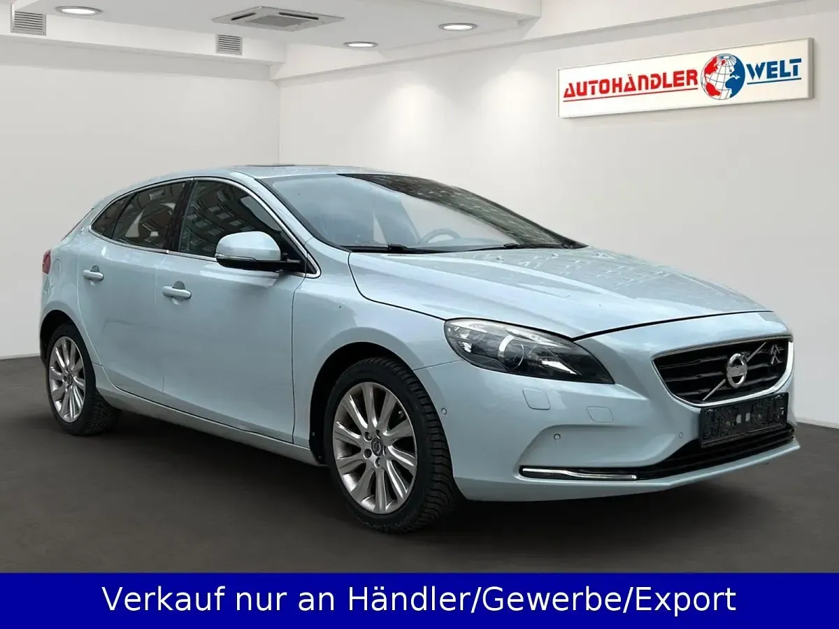 Gebraucht Volvo V40 Momentum 200 PS (147 kW) 2012 Blau Kleinwagen