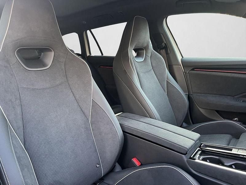 Neu Skoda Superb SportLine 204 PS (150 kW) 2026 Weiß Kombi