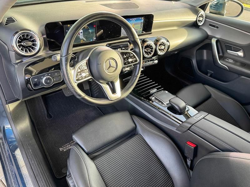 Denimblau metalliclack Gebraucht 2021 Mercedes A180 Coupé | 24.850 € (Etwas zu teuer) - Bild 1/4