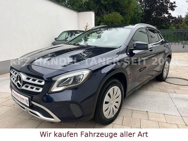 Blau Gebraucht 2017 Mercedes GLA200 SUV | 17.900 € (Guter Preis) - Bild 1/4