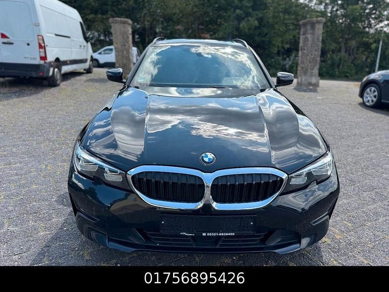Schwarz Gebraucht 2022 BMW 318 Sport Line Kombi | 25.499 € (Fairer Preis) - Bild 1/4
