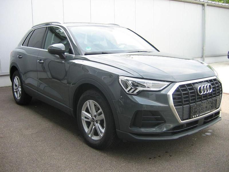 Grau Gebraucht 2023 Audi Q3 SUV | 34.990 € (Fairer Preis) - Bild 1/4