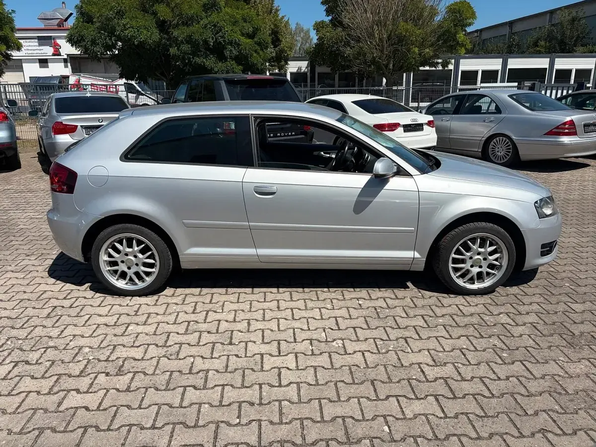Gebraucht Audi A3 Business 105 PS (77 kW) 2011 Silber Kleinwagen