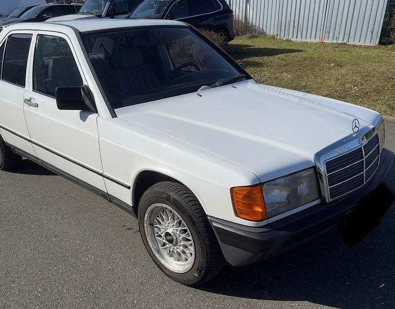 Gebraucht Mercedes 190 72 PS (52 kW) 1986 Weiß Limousine