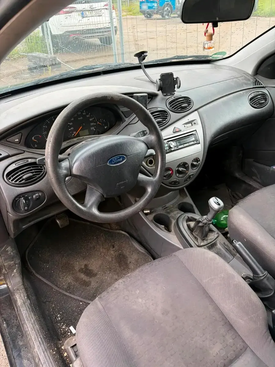 Gebraucht Ford Focus 105 PS (77 kW) 2003 Schwarz Kombi