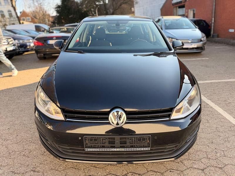 Second-hand VW Golf VII Trendline 110 CP (80 kW) 2014 Negru Berlinǎ