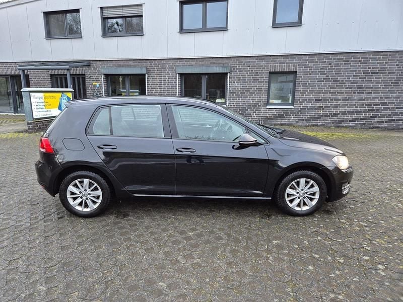 Gebraucht VW Golf VII 105 PS (77 kW) 2014 Schwarz Kleinwagen