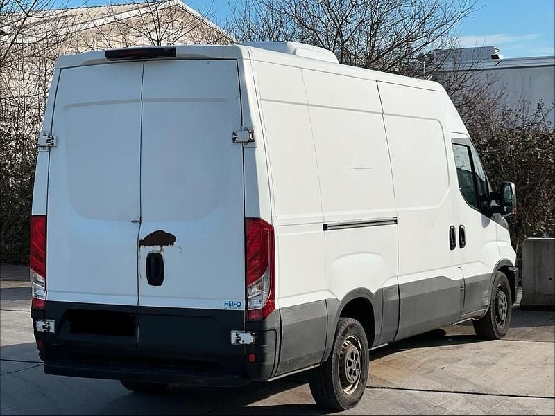 Gebraucht Iveco Daily 126 PS (92 kW) 2015 Weiß Limousine