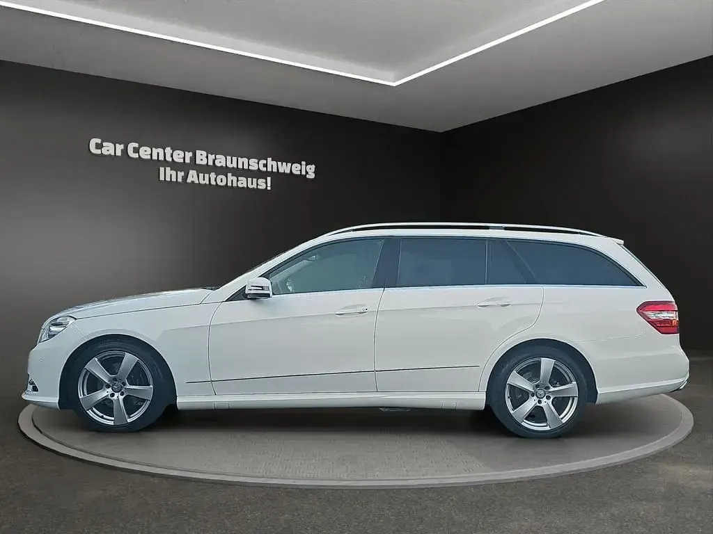 Gebraucht Mercedes E220 Avantgarde 170 PS (125 kW) 2013 Weiß Limousine