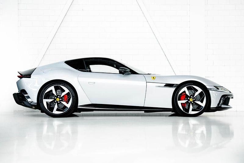 Gebraucht Ferrari 12 Cilindri 829 PS (609 kW) 2025 Silber