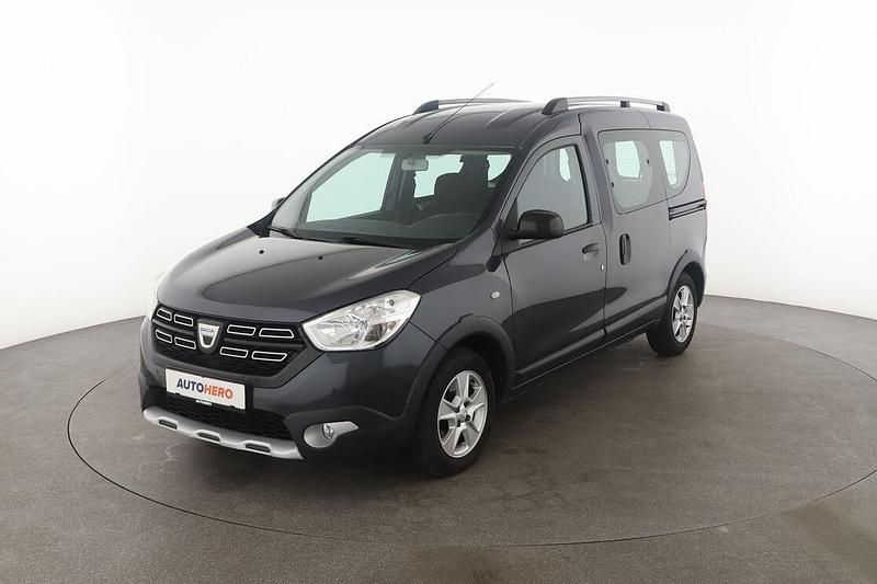 Grau Gebraucht 2019 Dacia Dokker Celebration Van | 13.080 € (Teuer) - Bild 1/3