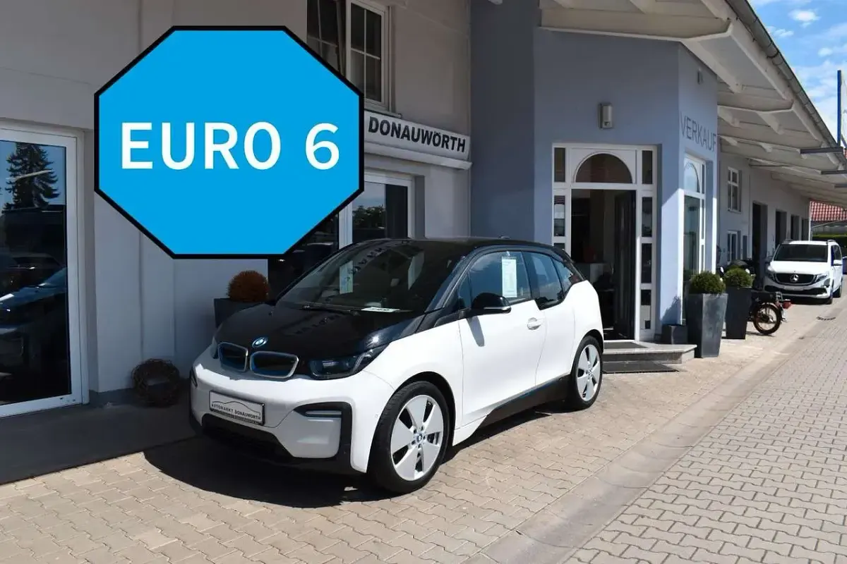 Gebraucht BMW i3 Comfort Edition 125 kW (170 PS) 2022 Weiß Kleinwagen