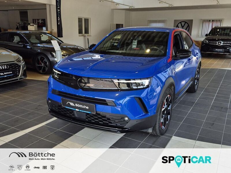 Perl blau/voltaik blau Gebraucht 2021 Opel Mokka-e GS Line SUV | 16.470 € (Fairer Preis) - Bild 1/4
