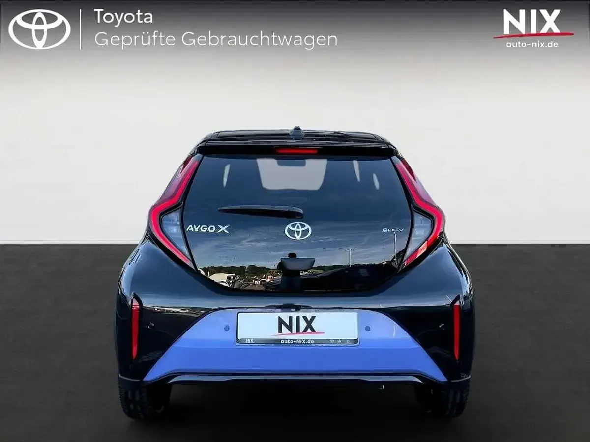 Neu Toyota Aygo X Lounge 116 PS (85 kW) 2026 Grün SUV