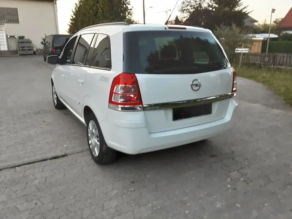 Gebraucht Opel Zafira Family 150 PS (110 kW) 2013 Weiß Van / Kleinbus