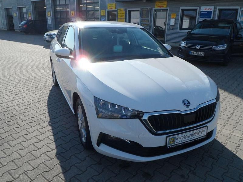 Gebraucht Skoda Scala Ambition 110 PS (80 kW) 2021 Weiß Kleinwagen