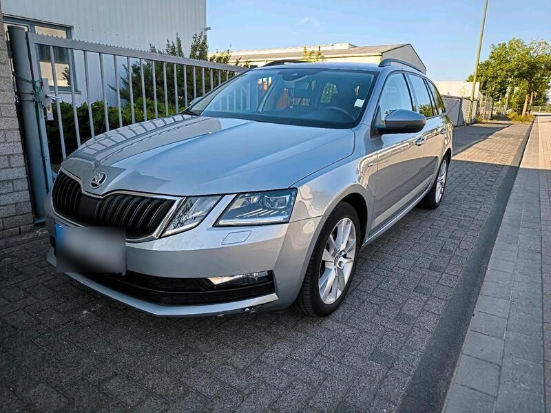 Silber Gebraucht 2018 Skoda Octavia Clever Kombi | 12.600 € (Fairer Preis) - Bild 1/4