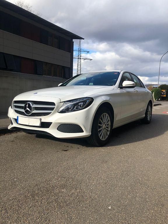 Weiß Gebraucht 2014 Mercedes C180 Limousine | 10.000 € (Guter Preis) - Bild 1/4