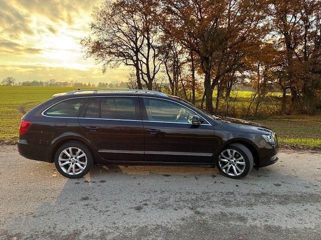 Gebraucht Skoda Superb Active 170 PS (125 kW) 2013 Braun Limousine
