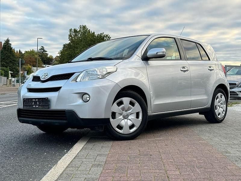 Silber Gebraucht 2009 Toyota Urban Cruiser SUV | 5.700 € (Fairer Preis) - Bild 1/4