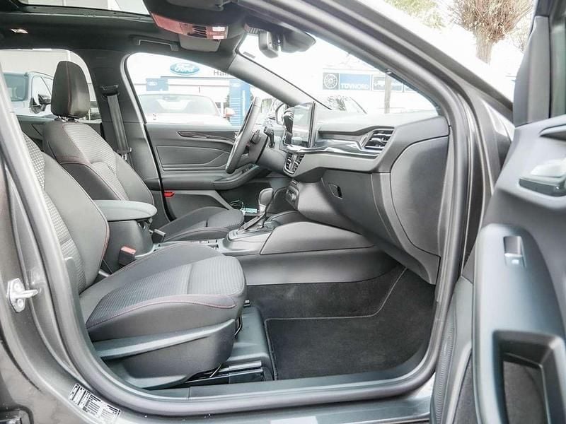 Gebraucht Ford Focus ST-Line 155 PS (114 kW) 2023 Grau / magnetic grau Kombi