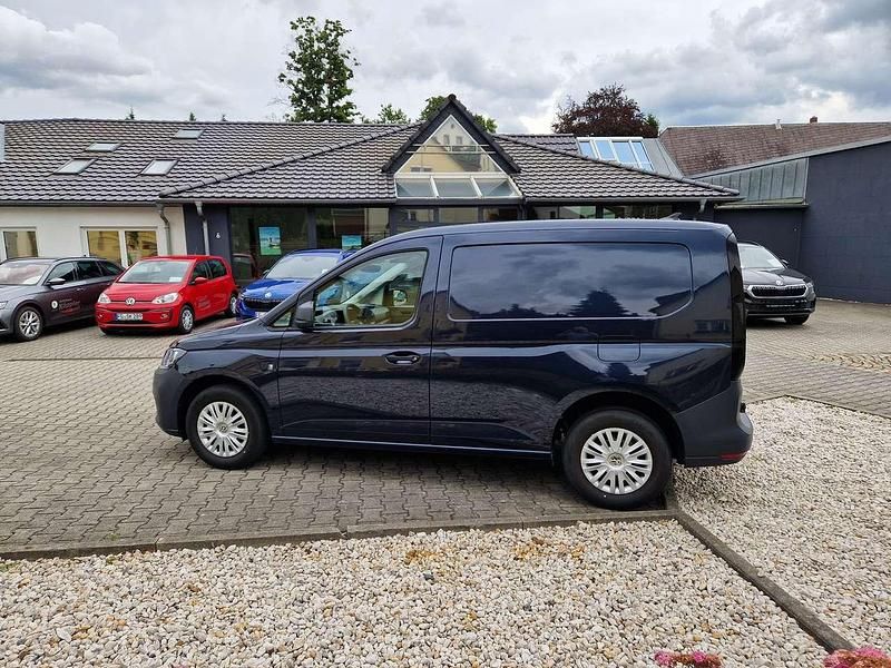 Gebraucht VW Caddy Basis 102 PS (75 kW) 2022 Starlight blue Van / Kleinbus