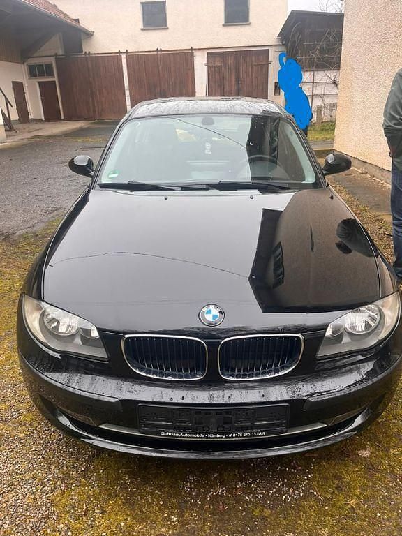 Gebraucht BMW 116 122 PS (89 kW) 2009 Schwarz Kleinwagen