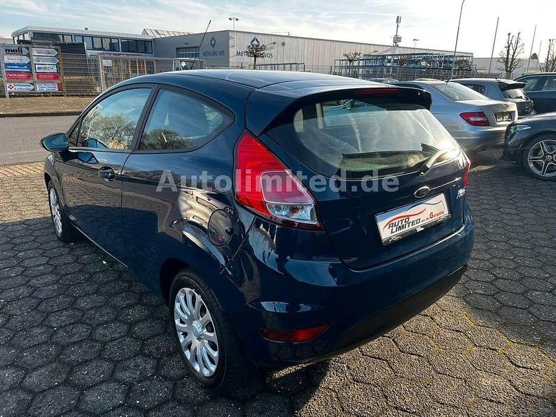 Gebraucht Ford Fiesta Trend 60 PS (44 kW) 2016 Blau Limousine