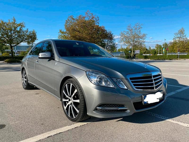 Grau Gebraucht 2012 Mercedes E350 Avantgarde Limousine | 12.200 € (Fairer Preis) - Bild 1/4