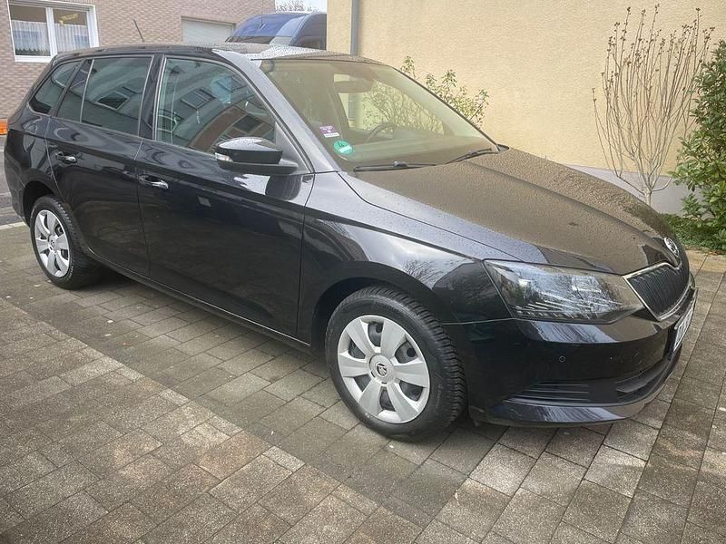Schwarz Gebraucht 2017 Skoda Fabia Ambition Kombi | 7.000 € (Guter Preis) - Bild 1/4