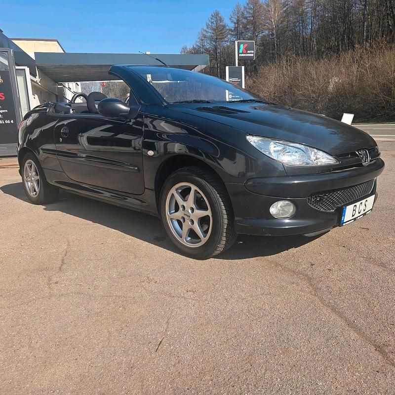 Gebraucht Peugeot 206 CC 101 PS (74 kW) 2004 Schwarz Cabrio