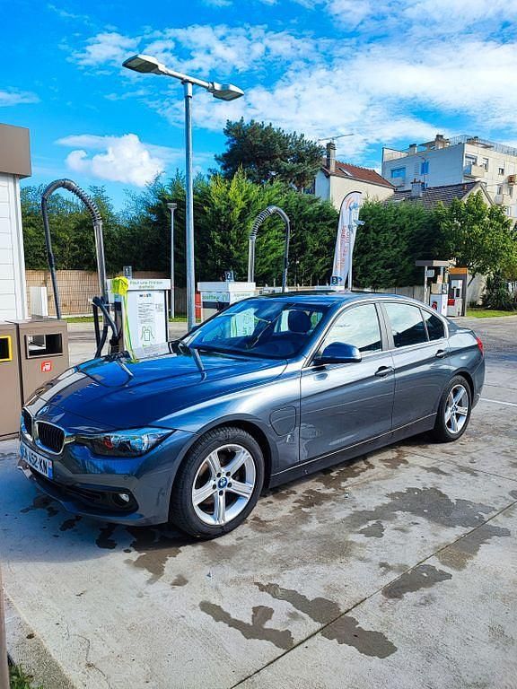 Grau Gebraucht 2017 BMW 330e iPerformance Limousine | 17.900 € (Fairer Preis) - Bild 1/3