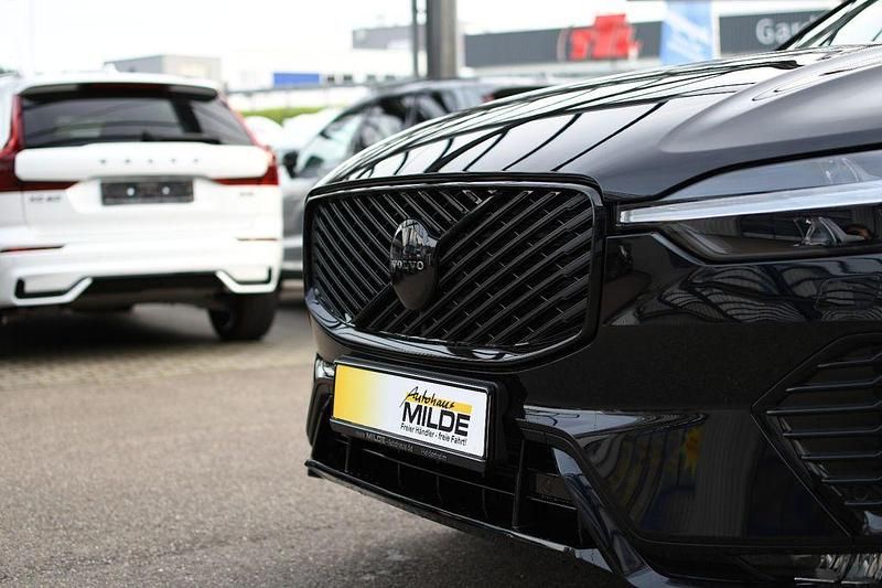 Neu Volvo XC60 250 PS (183 kW) 2025 Schwarz SUV